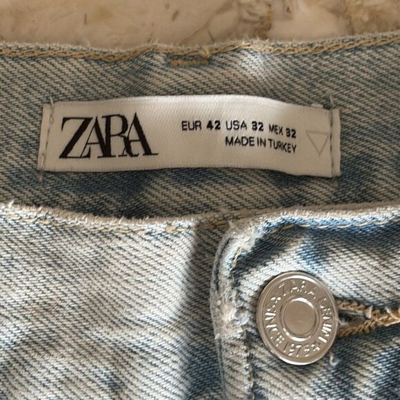 Zara High Waist Extra Wide Leg Frayed Hem Light Wash Jeans 32” - Picture 8 of 10